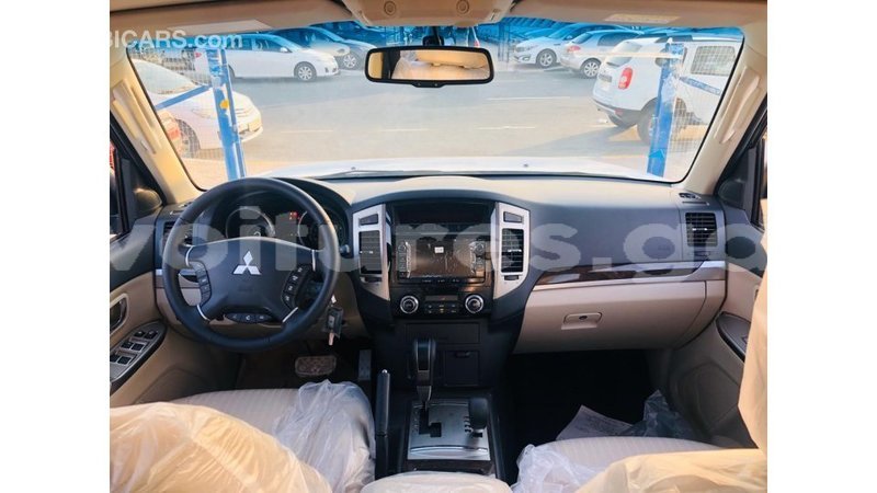 Big with watermark mitsubishi pajero estuary import dubai 6724