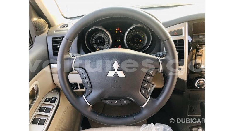 Big with watermark mitsubishi pajero estuary import dubai 6724