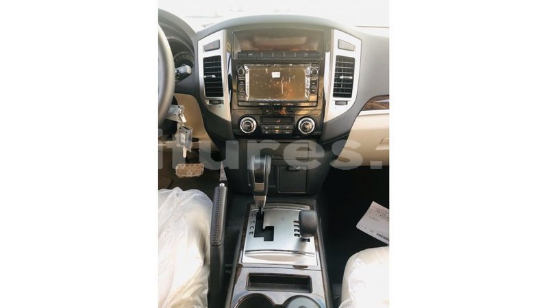 Big with watermark mitsubishi pajero estuary import dubai 6724