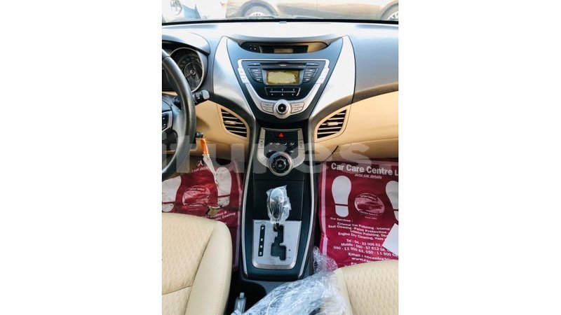 Big with watermark hyundai elantra estuary import dubai 6729