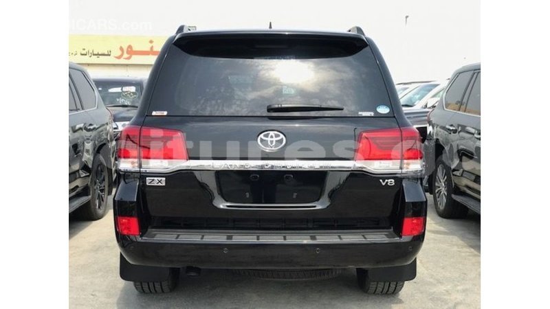 Big with watermark toyota land cruiser estuary import dubai 6734