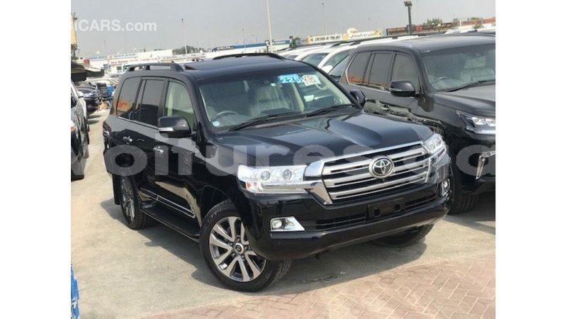 Big with watermark toyota land cruiser estuaire import dubai 6734