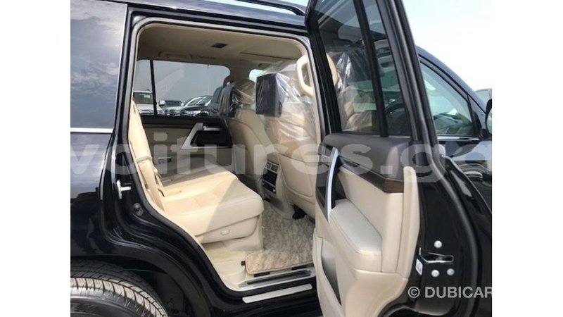 Big with watermark toyota land cruiser estuaire import dubai 6734