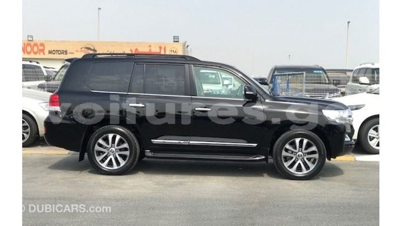 Big with watermark toyota land cruiser estuary import dubai 6734