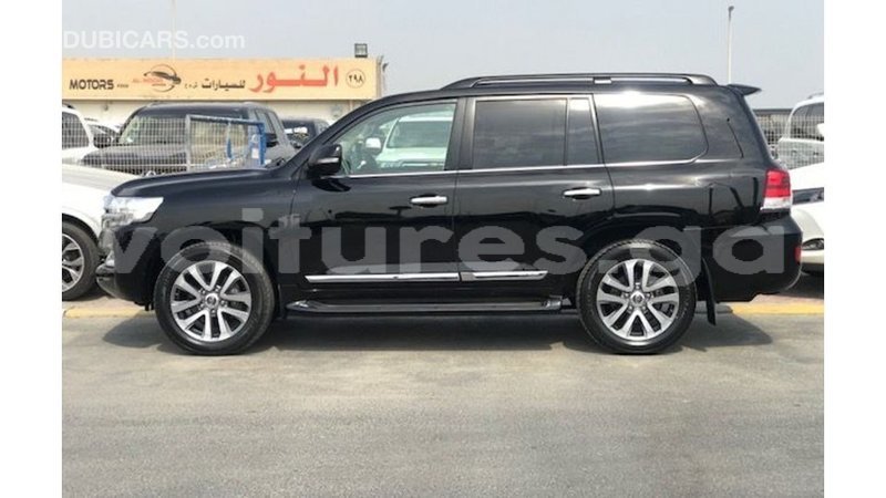 Big with watermark toyota land cruiser estuaire import dubai 6734