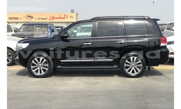 Acheter Import Voiture Toyota Land Cruiser Noir à Import - Dubai, Estuaire Acheter Import Voiture Toyota Land Cruiser Noir à Import - Dubai, Estuaire