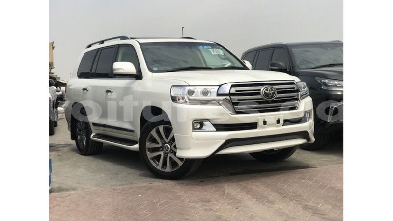 Big with watermark toyota land cruiser estuaire import dubai 6736