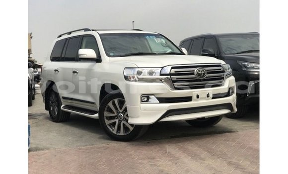 Buy Import Toyota Land Cruiser White Car in Import - Dubai in Estuary Buy Import Toyota Land Cruiser White Car in Import - Dubai in Estuary