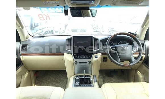 Buy Import Toyota Land Cruiser White Car in Import - Dubai in Estuary Buy Import Toyota Land Cruiser White Car in Import - Dubai in Estuary