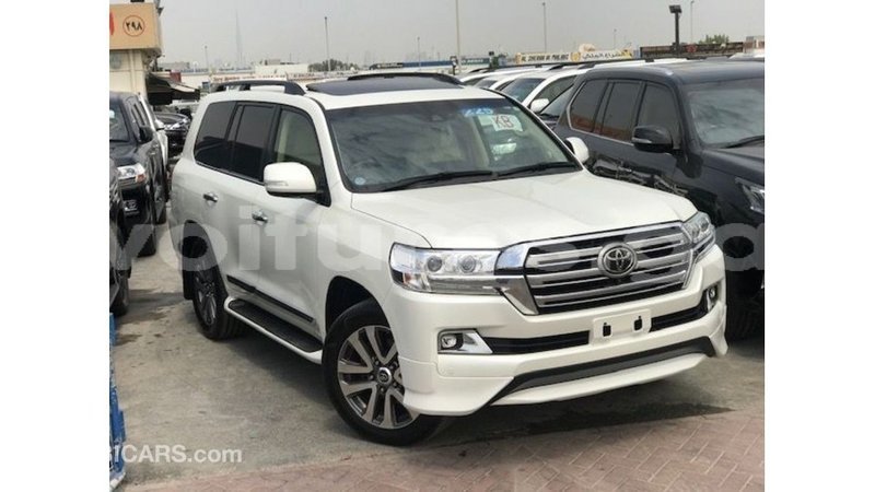 Big with watermark toyota land cruiser estuaire import dubai 6736