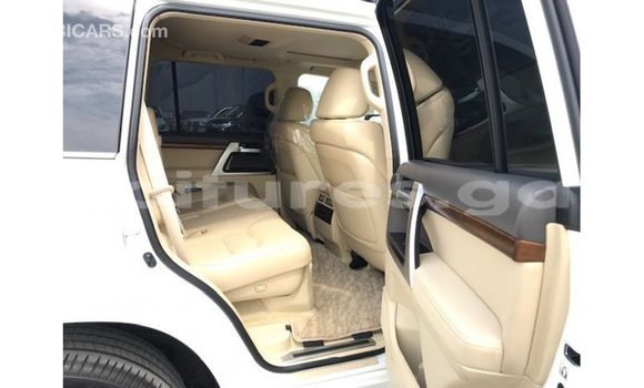 Buy Import Toyota Land Cruiser White Car in Import - Dubai in Estuary Buy Import Toyota Land Cruiser White Car in Import - Dubai in Estuary