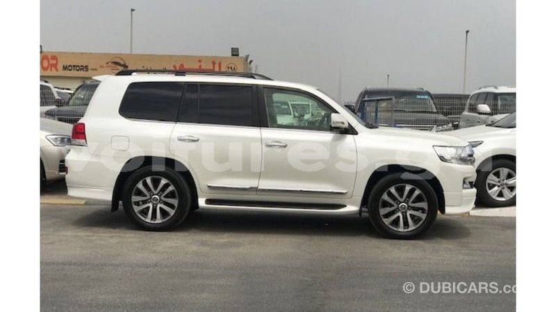 Big with watermark toyota land cruiser estuary import dubai 6736