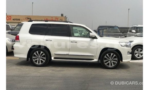 Buy Import Toyota Land Cruiser White Car in Import - Dubai in Estuary Buy Import Toyota Land Cruiser White Car in Import - Dubai in Estuary