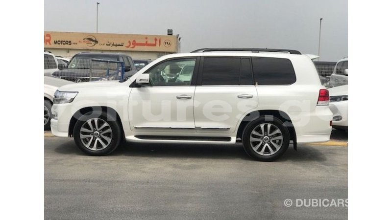 Big with watermark toyota land cruiser estuaire import dubai 6736