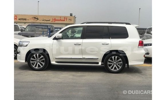 Buy Import Toyota Land Cruiser White Car in Import - Dubai in Estuary Buy Import Toyota Land Cruiser White Car in Import - Dubai in Estuary