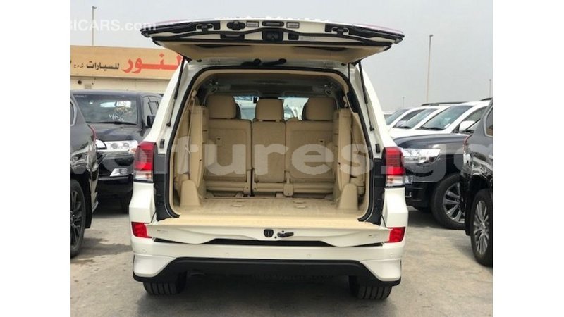 Big with watermark toyota land cruiser estuaire import dubai 6736