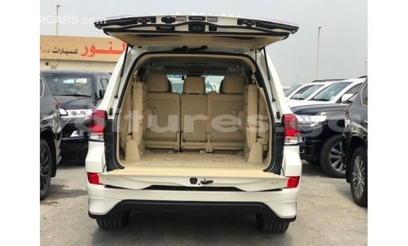 Buy Import Toyota Land Cruiser White Car in Import - Dubai in Estuary Buy Import Toyota Land Cruiser White Car in Import - Dubai in Estuary