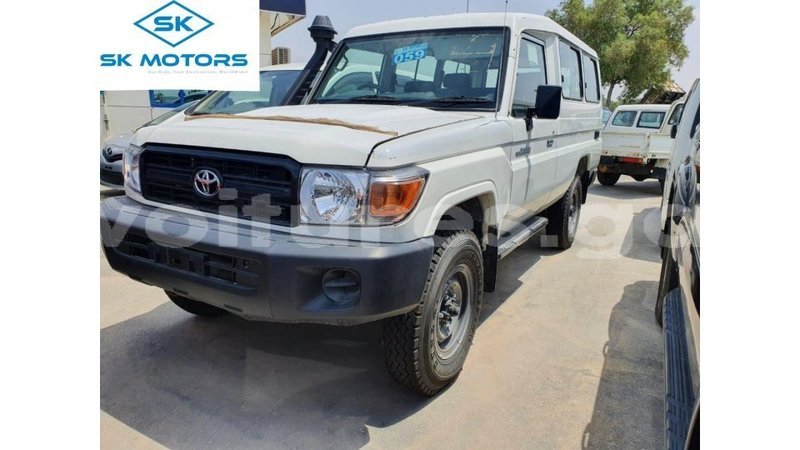 Big with watermark toyota land cruiser estuaire import dubai 6740