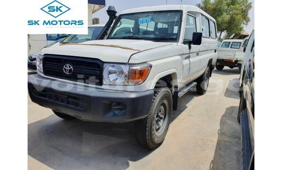 Acheter Import Voiture Toyota Land Cruiser Blanc à Import - Dubai, Estuaire Acheter Import Voiture Toyota Land Cruiser Blanc à Import - Dubai, Estuaire