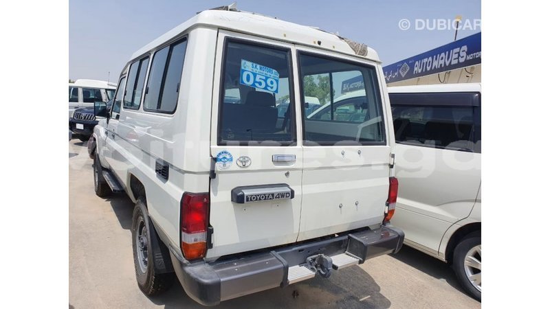 Big with watermark toyota land cruiser estuary import dubai 6740