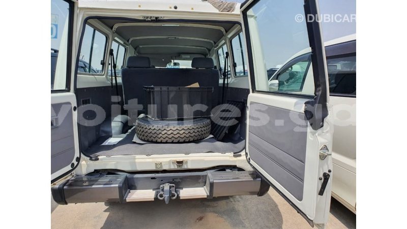 Big with watermark toyota land cruiser estuary import dubai 6740