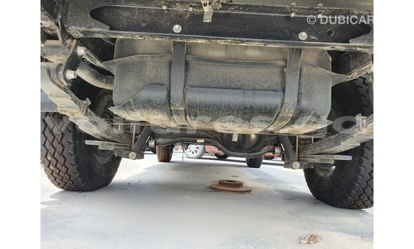 Acheter Import Voiture Toyota Land Cruiser Blanc à Import - Dubai, Estuaire Acheter Import Voiture Toyota Land Cruiser Blanc à Import - Dubai, Estuaire