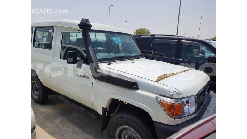 Big with watermark toyota land cruiser estuary import dubai 6740