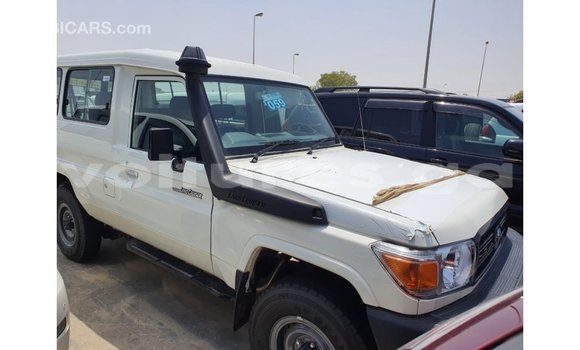 Acheter Import Voiture Toyota Land Cruiser Blanc à Import - Dubai, Estuaire Acheter Import Voiture Toyota Land Cruiser Blanc à Import - Dubai, Estuaire