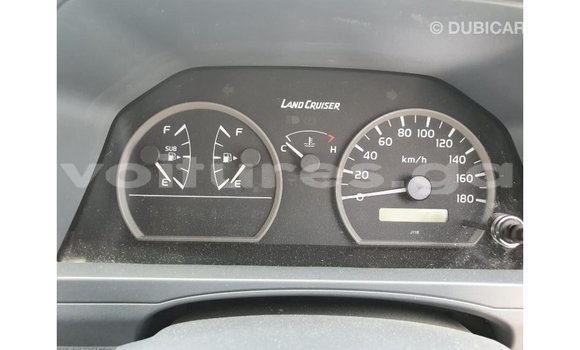 Acheter Import Voiture Toyota Land Cruiser Blanc à Import - Dubai, Estuaire Acheter Import Voiture Toyota Land Cruiser Blanc à Import - Dubai, Estuaire