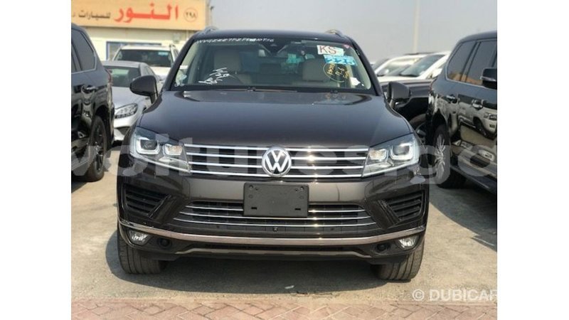 Big with watermark volkswagen touareg estuary import dubai 6745