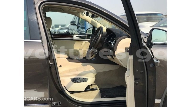 Big with watermark volkswagen touareg estuaire import dubai 6745