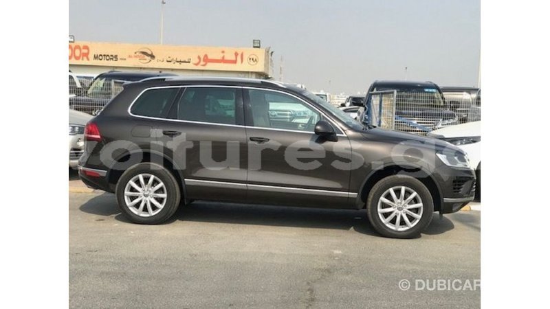 Big with watermark volkswagen touareg estuary import dubai 6745