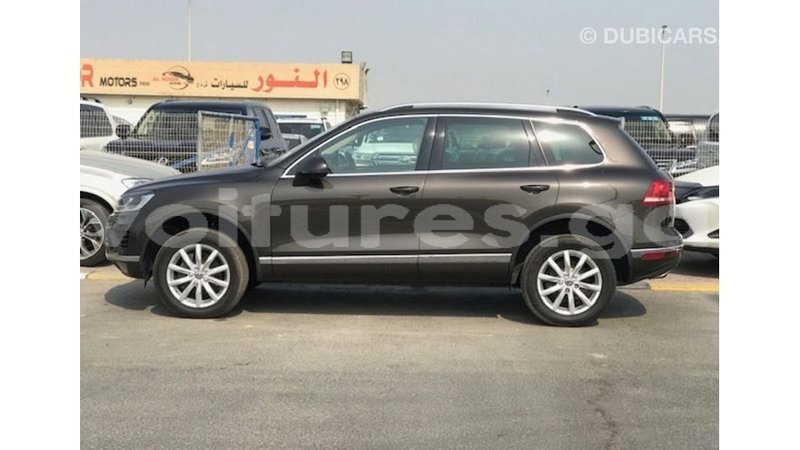 Big with watermark volkswagen touareg estuaire import dubai 6745