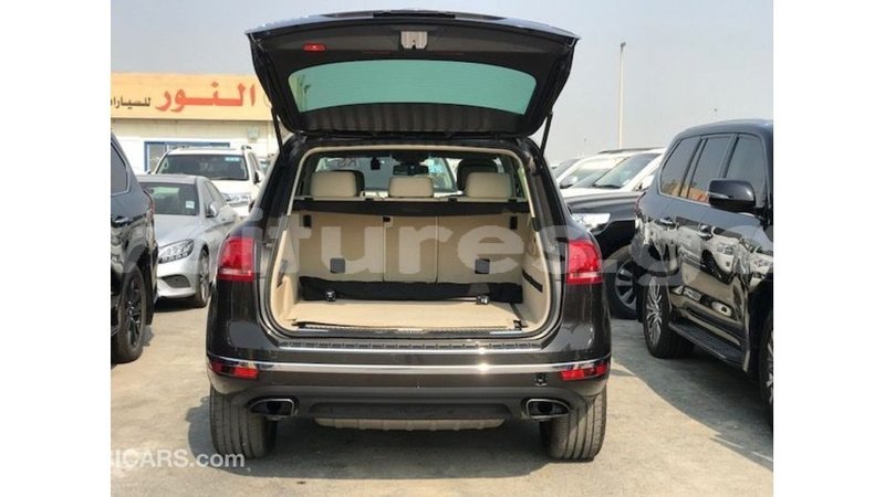 Big with watermark volkswagen touareg estuaire import dubai 6745