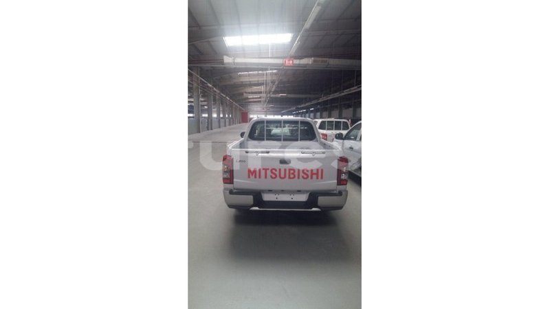 Big with watermark mitsubishi l200 estuaire import dubai 6746