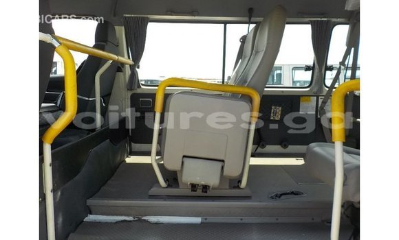 Acheter Import Voiture Toyota Hiace Blanc à Import - Dubai, Estuaire Acheter Import Voiture Toyota Hiace Blanc à Import - Dubai, Estuaire