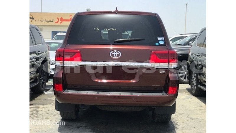 Big with watermark toyota land cruiser estuary import dubai 6749