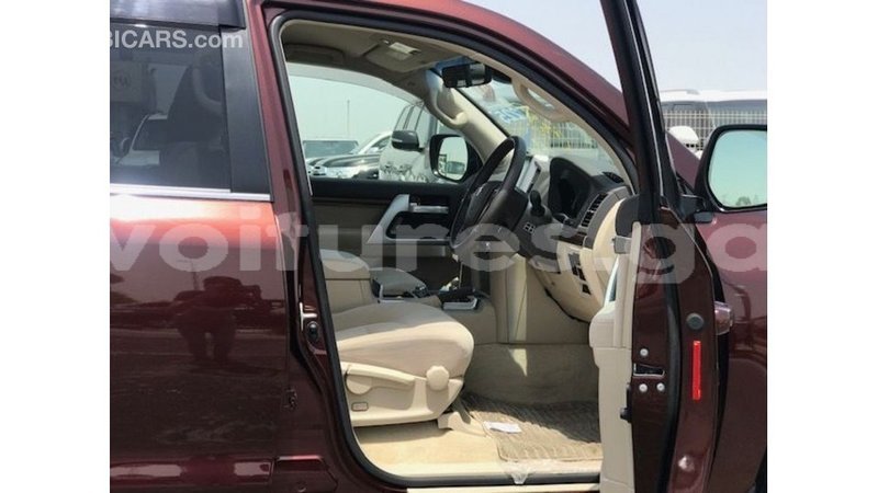 Big with watermark toyota land cruiser estuary import dubai 6749