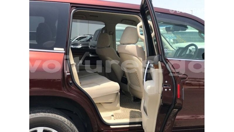 Big with watermark toyota land cruiser estuaire import dubai 6749