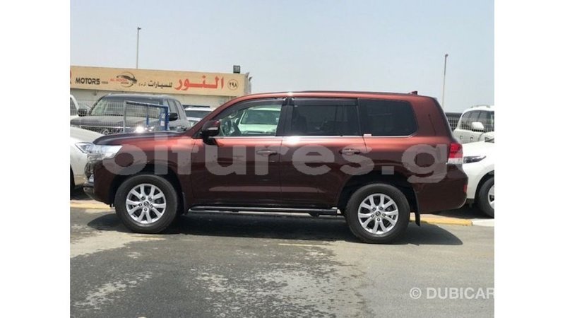 Big with watermark toyota land cruiser estuary import dubai 6749