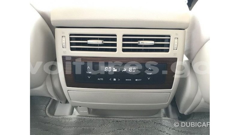 Big with watermark toyota land cruiser estuaire import dubai 6749