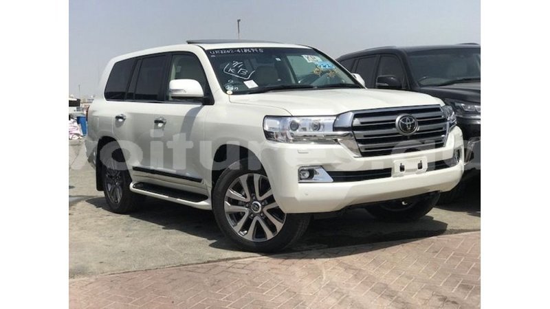 Big with watermark toyota land cruiser estuaire import dubai 6750