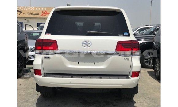 Sayi Imported Toyota Land Cruiser White Mota in Import - Dubai a estuary Sayi Imported Toyota Land Cruiser White Mota in Import - Dubai a estuary