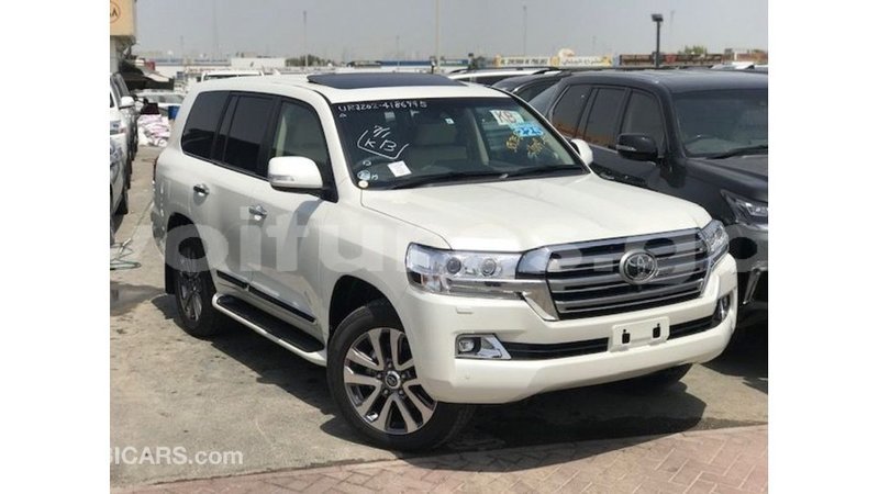 Big with watermark toyota land cruiser estuaire import dubai 6750