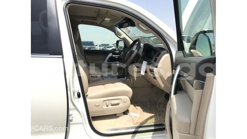 Big with watermark toyota land cruiser estuary import dubai 6750