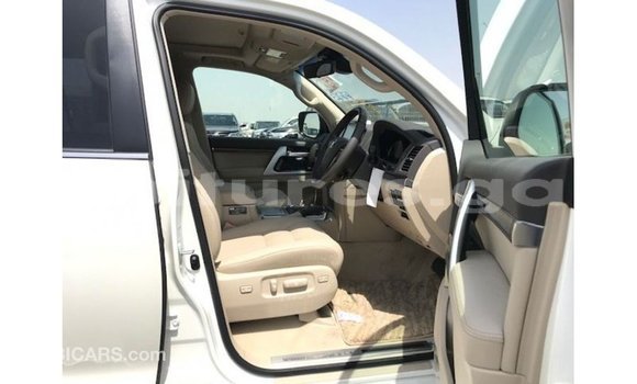 Sayi Imported Toyota Land Cruiser White Mota in Import - Dubai a estuary Sayi Imported Toyota Land Cruiser White Mota in Import - Dubai a estuary