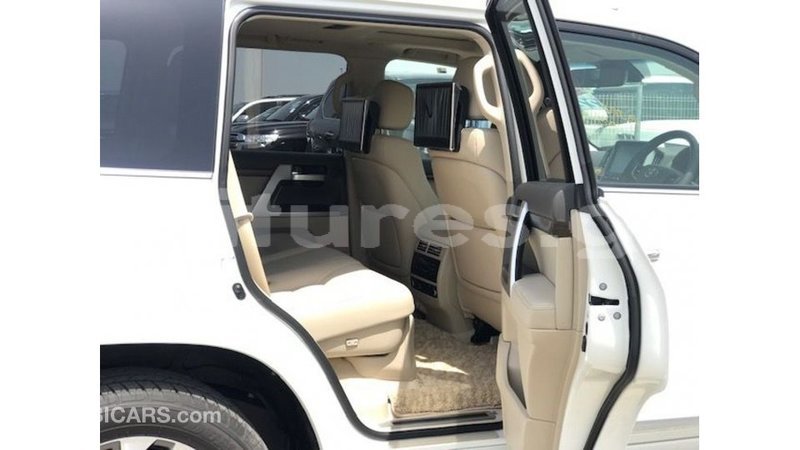 Big with watermark toyota land cruiser estuaire import dubai 6750