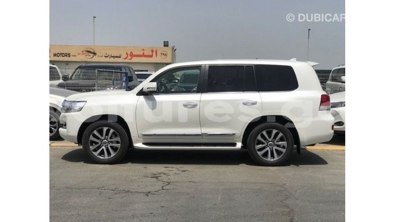 Big with watermark toyota land cruiser estuary import dubai 6750