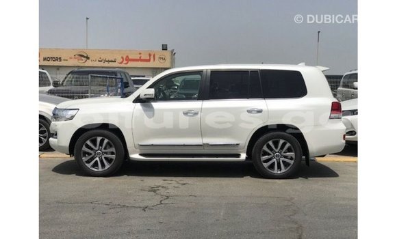 Sayi Imported Toyota Land Cruiser White Mota in Import - Dubai a estuary Sayi Imported Toyota Land Cruiser White Mota in Import - Dubai a estuary