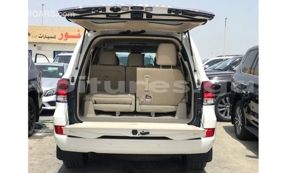 Sayi Imported Toyota Land Cruiser White Mota in Import - Dubai a estuary Sayi Imported Toyota Land Cruiser White Mota in Import - Dubai a estuary